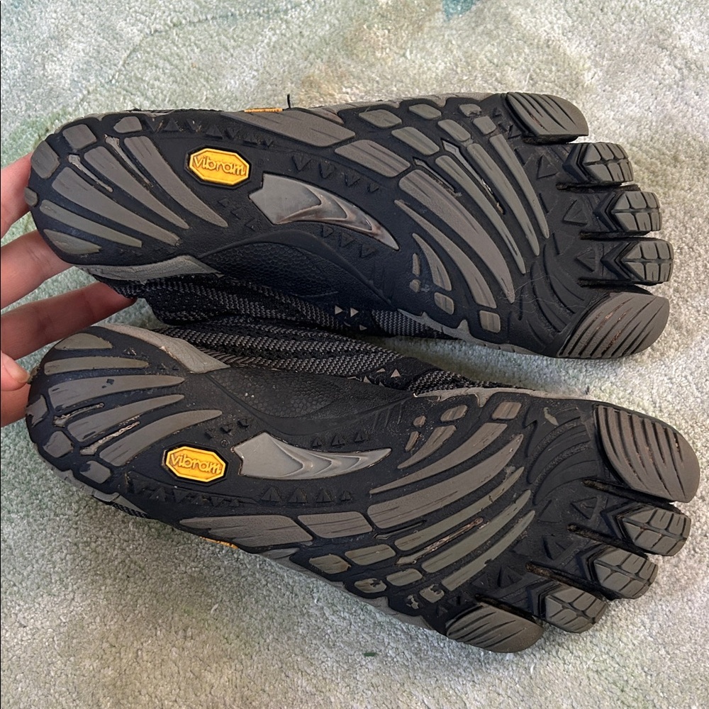 Vibram Black FiveFingers Toe Shoes - Picture 7 of 7